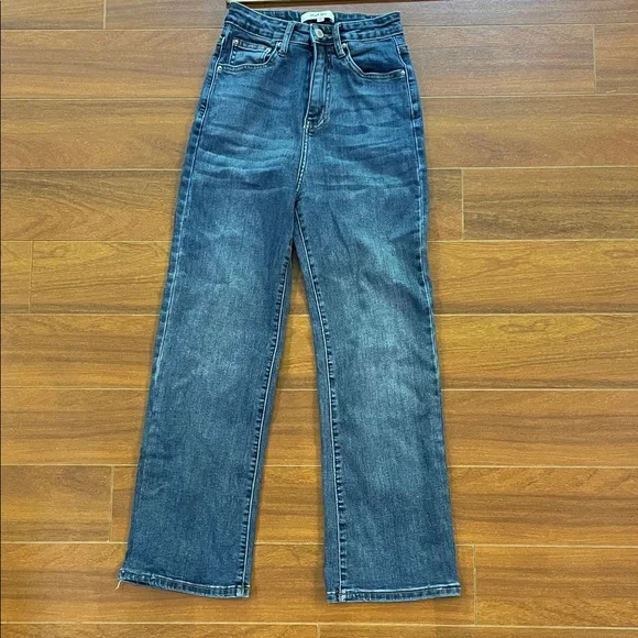 Simple Retro High Rise Blue Jeans - Picture 2 of 5